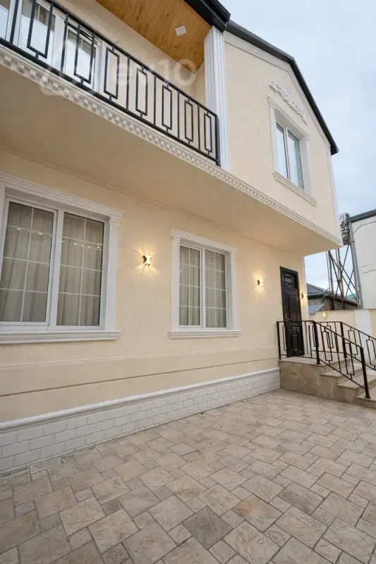 Satılır 5 otaqlı həyət evi 180 m²