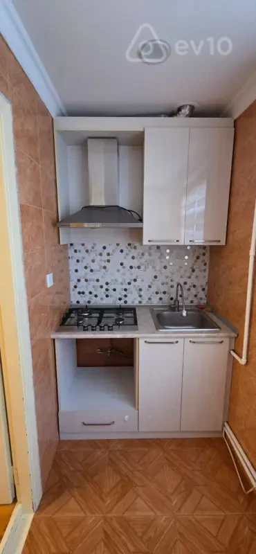 Kirayə verilir 3 otaqlı köhnə tikili 70 m²
