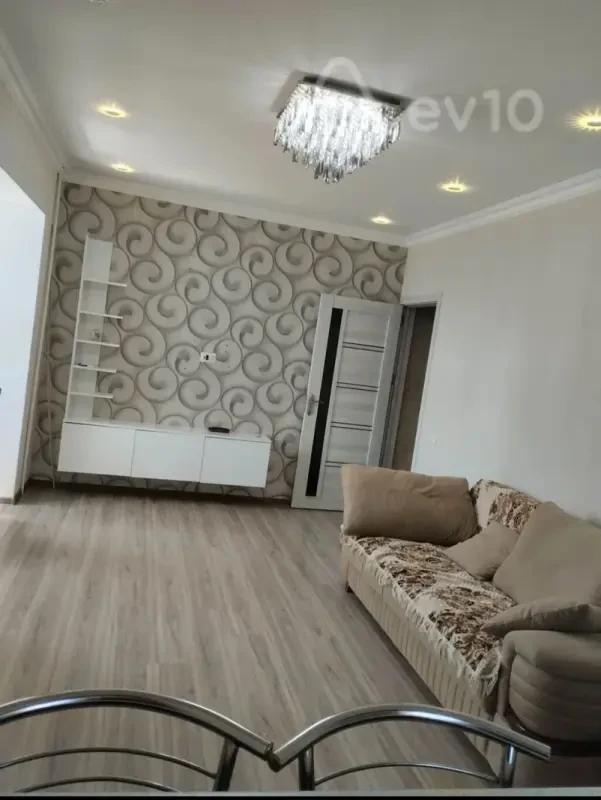 Satılır 2 otaqlı köhnə tikili 44 m²