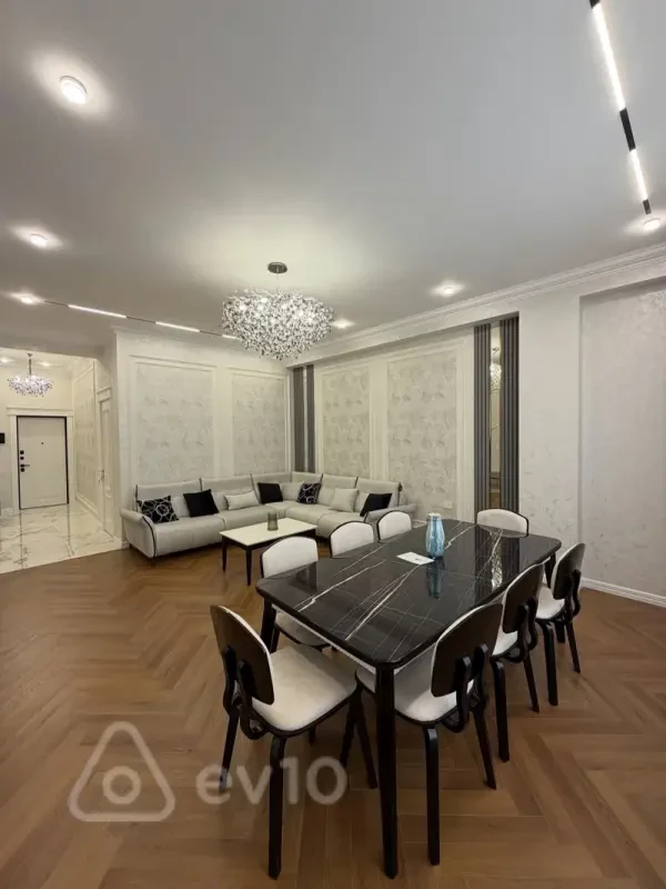 Kirayə verilir 3 otaqlı yeni tikili 132 m²