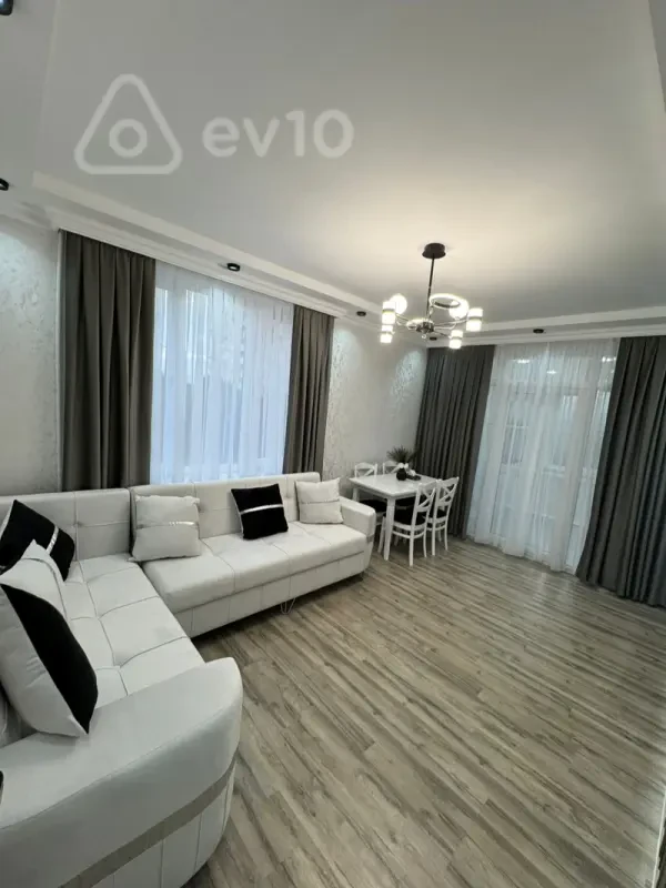 Satılır 2 otaqlı köhnə tikili 45 m²