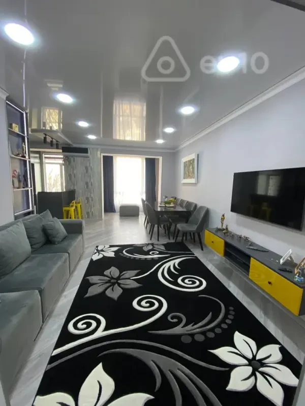 Satılır 3 otaqlı köhnə tikili 100 m²