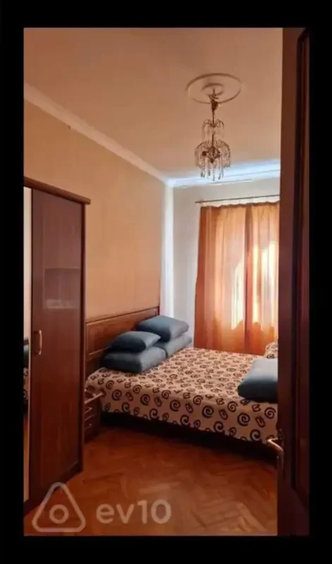 Kirayə verilir 2 otaqlı köhnə tikili 60 m²