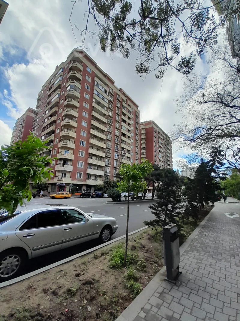 Kirayə verilir 3 otaqlı yeni tikili 135 m²