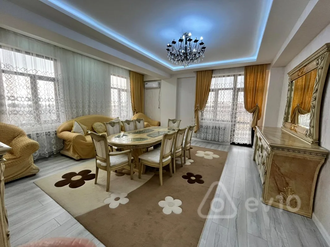 Kirayə verilir 3 otaqlı yeni tikili 137 m²