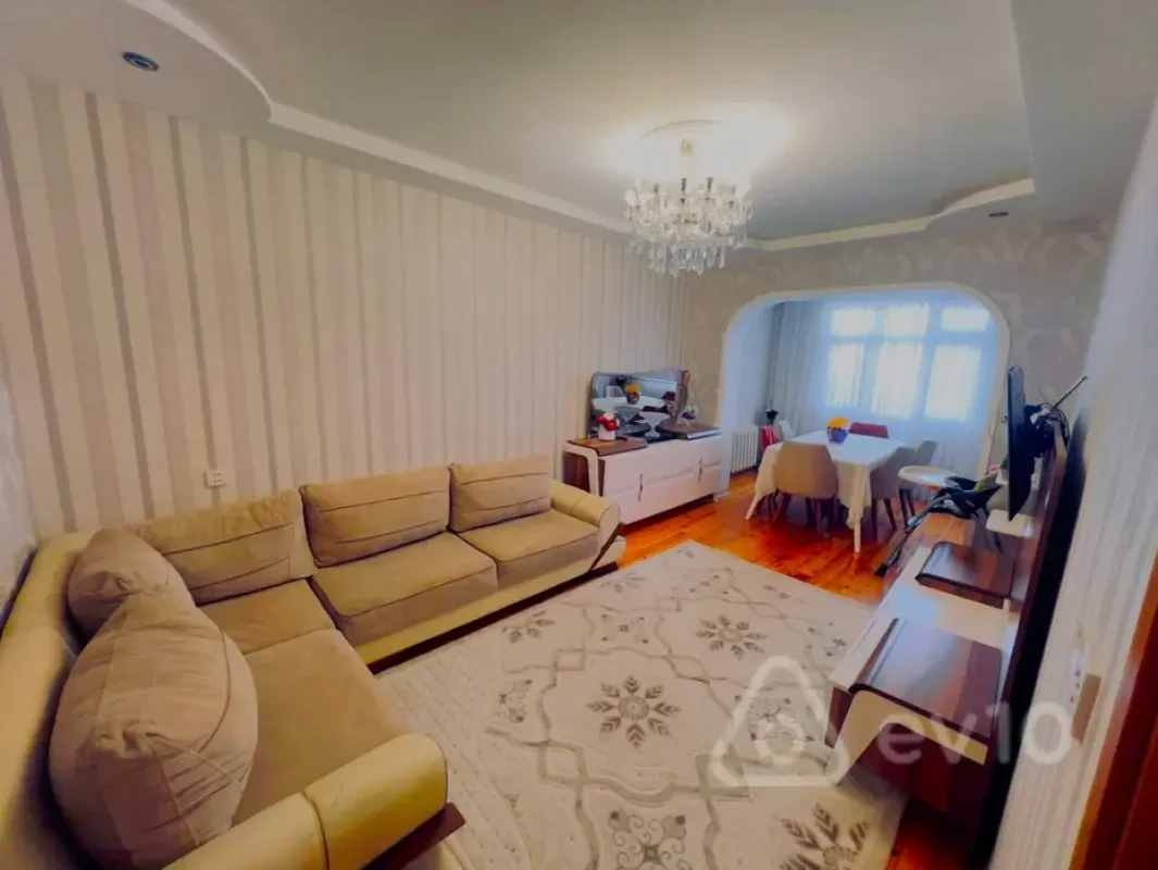 Satılır 4 otaqlı köhnə tikili 100 m²