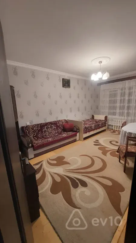 Kirayə verilir 2 otaqlı köhnə tikili 70 m²