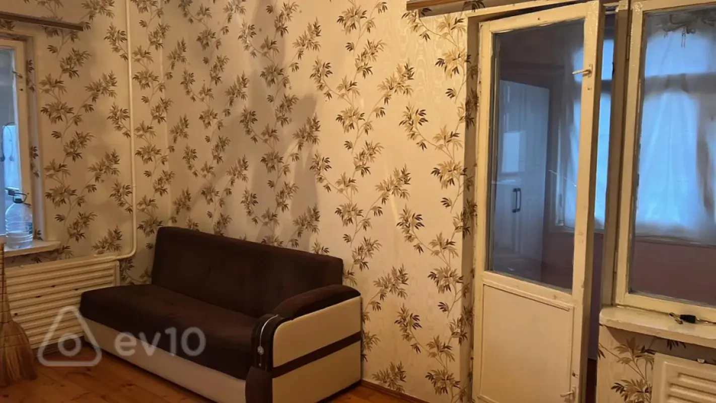 Kirayə verilir 2 otaqlı köhnə tikili 40 m²