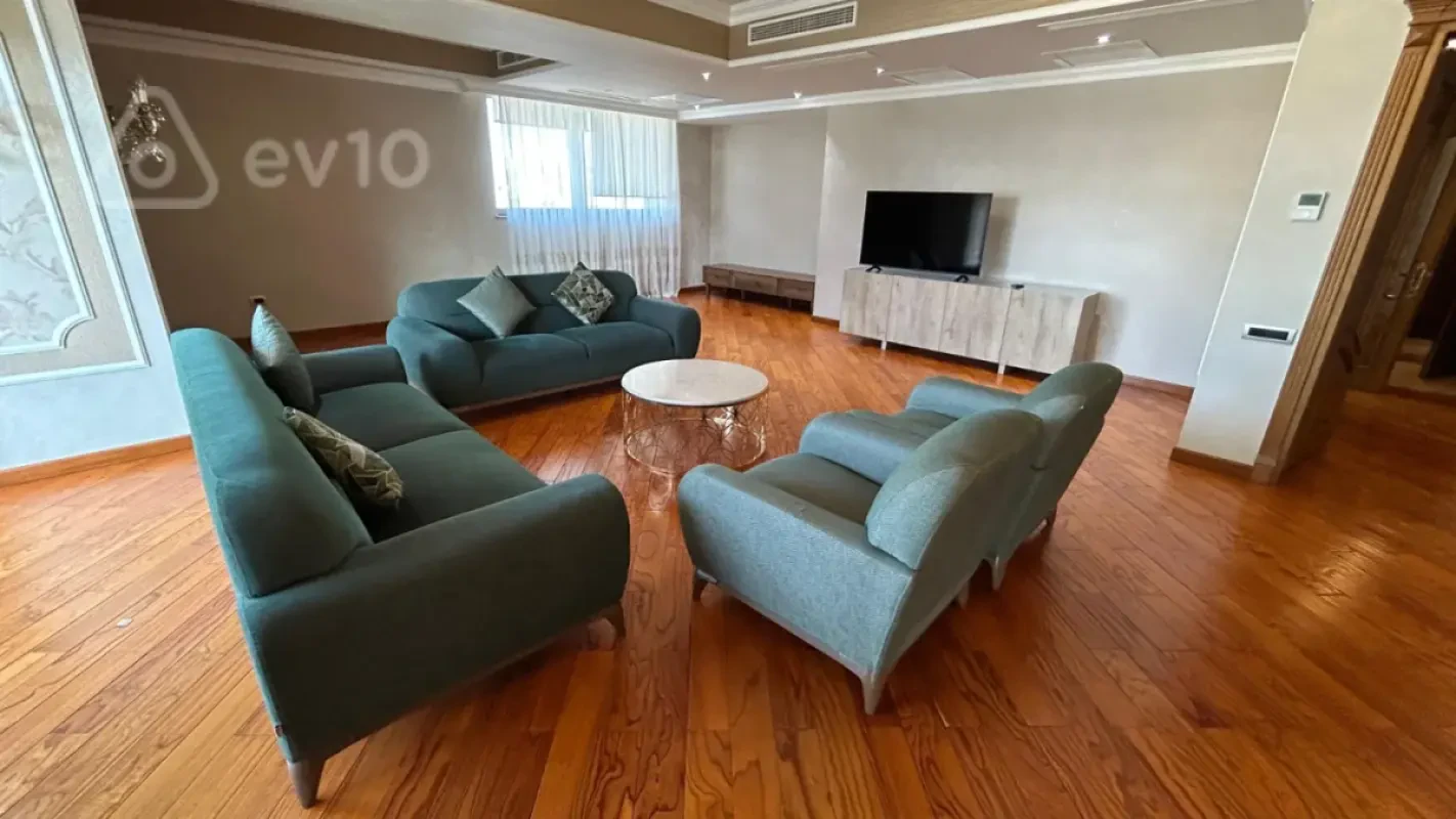 Kirayə verilir 5 otaqlı yeni tikili 300 m²