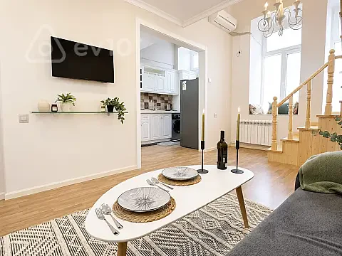 Kirayə verilir 2 otaqlı köhnə tikili 55 m² — Bakı, Səbail 2 otaq 55.00 m²