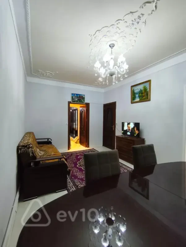 Kirayə verilir 3 otaqlı köhnə tikili 80 m²