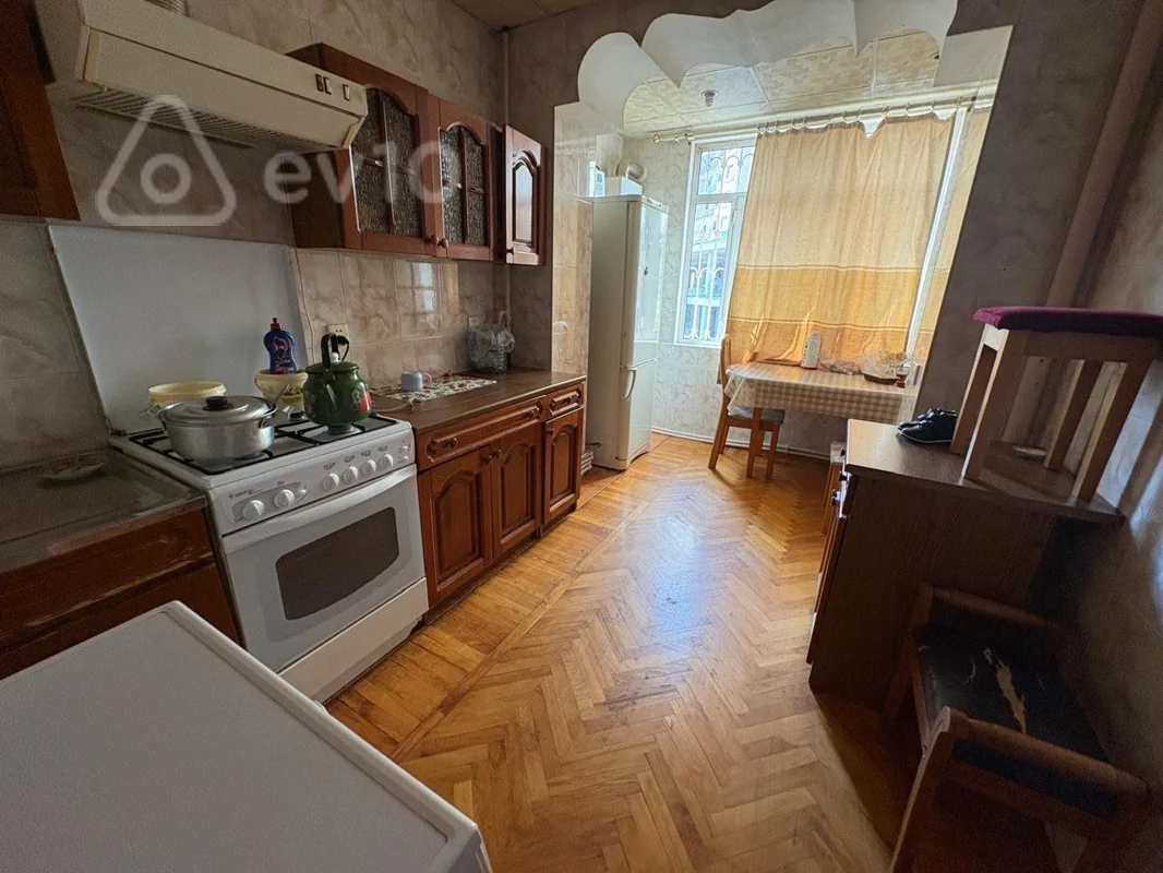 Kirayə verilir 3 otaqlı köhnə tikili 100 m²