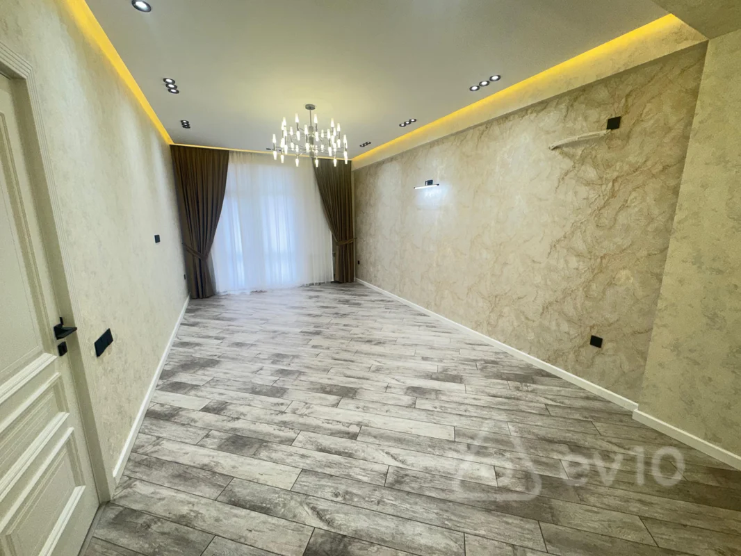 Kirayə verilir 4 otaqlı yeni tikili 130 m²