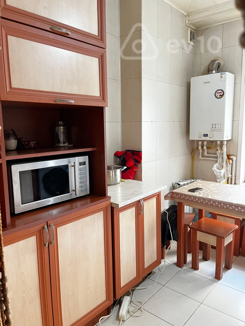 Kirayə verilir 3 otaqlı köhnə tikili 90 m²