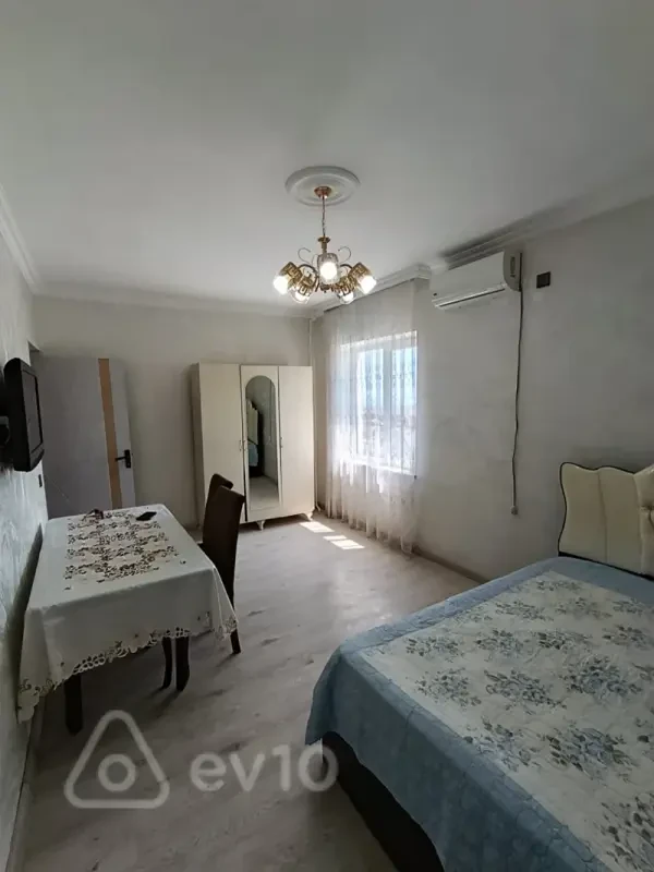 Kirayə verilir 1 otaqlı köhnə tikili 45 m²