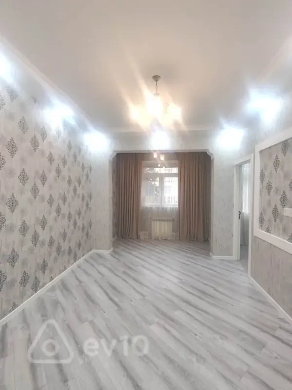Satılır 2 otaqlı köhnə tikili 50 m²