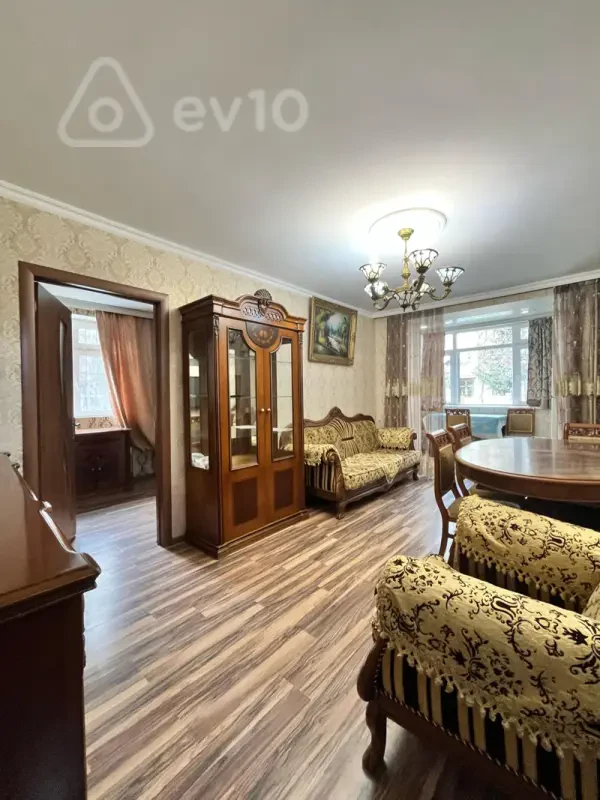 Kirayə verilir 3 otaqlı köhnə tikili 100 m²