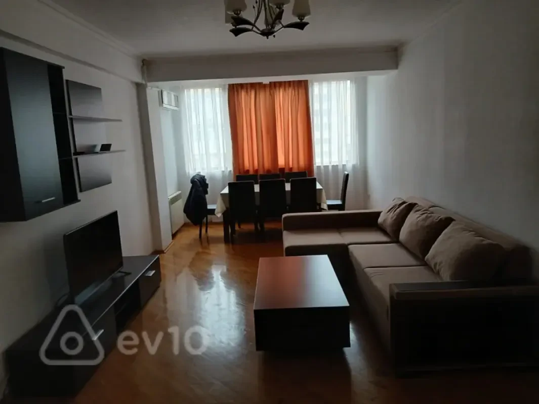 Kirayə verilir 3 otaqlı köhnə tikili 100 m²