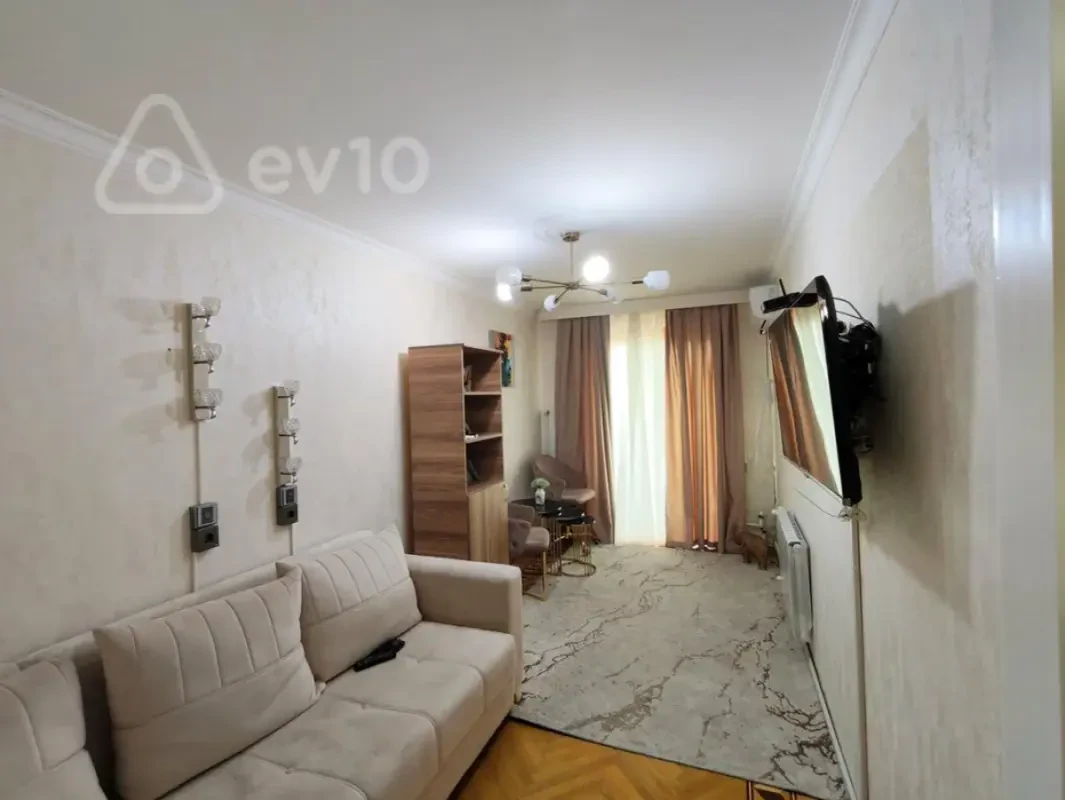 Kirayə verilir 2 otaqlı köhnə tikili 60 m²