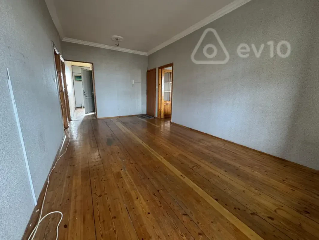 Kirayə verilir 4 otaqlı köhnə tikili 75 m²