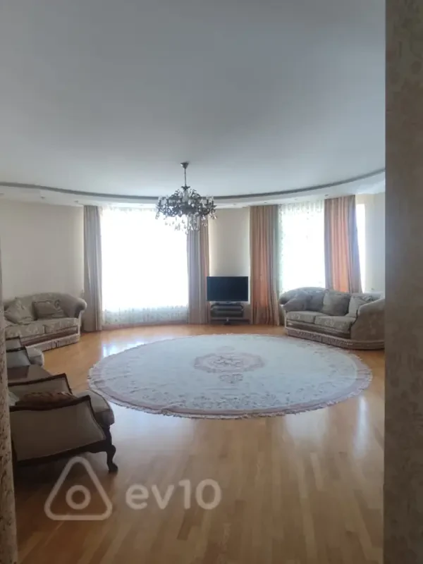 Kirayə verilir 4 otaqlı yeni tikili 230 m²