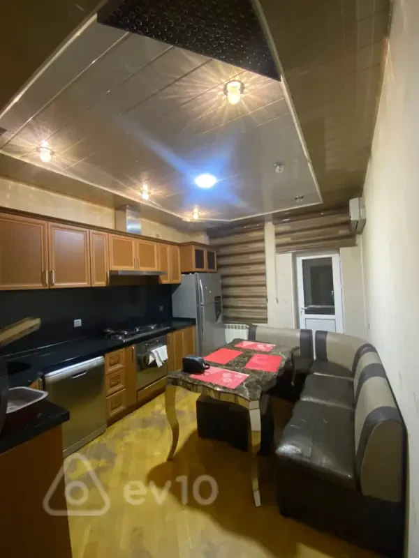 Kirayə verilir 3 otaqlı yeni tikili 130 m²