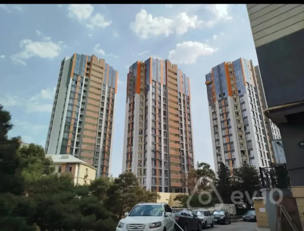 Satılır 4 otaqlı yeni tikili 130 m²