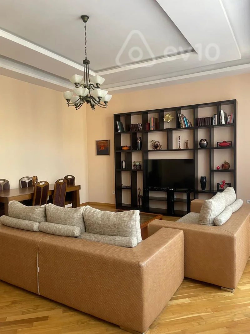 Kirayə verilir 4 otaqlı köhnə tikili 130 m²