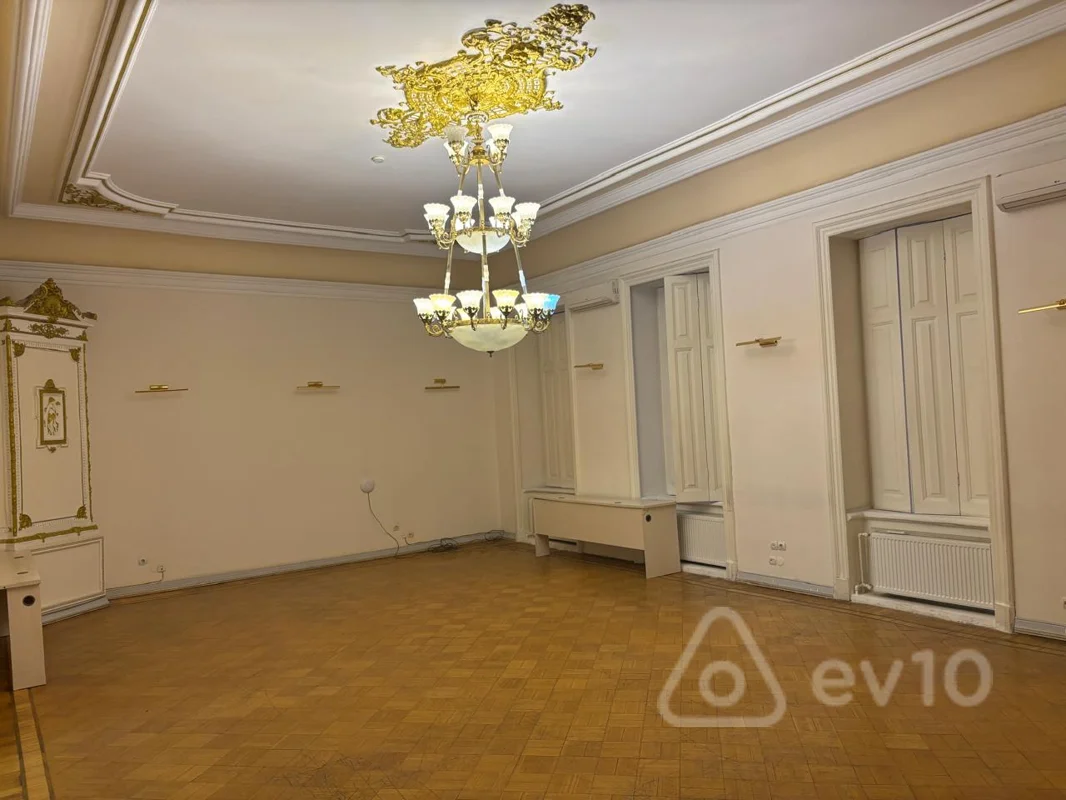 Kirayə verilir 8 otaqlı ofis 362 m²