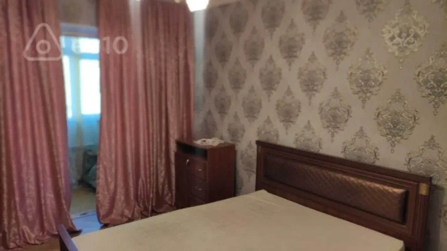 Kirayə verilir 2 otaqlı köhnə tikili 65 m²