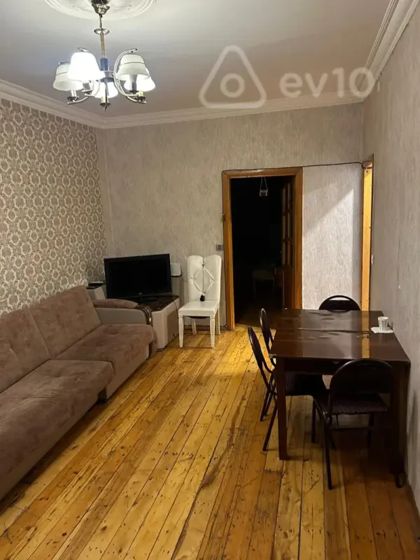 Kirayə verilir 3 otaqlı köhnə tikili 60 m²