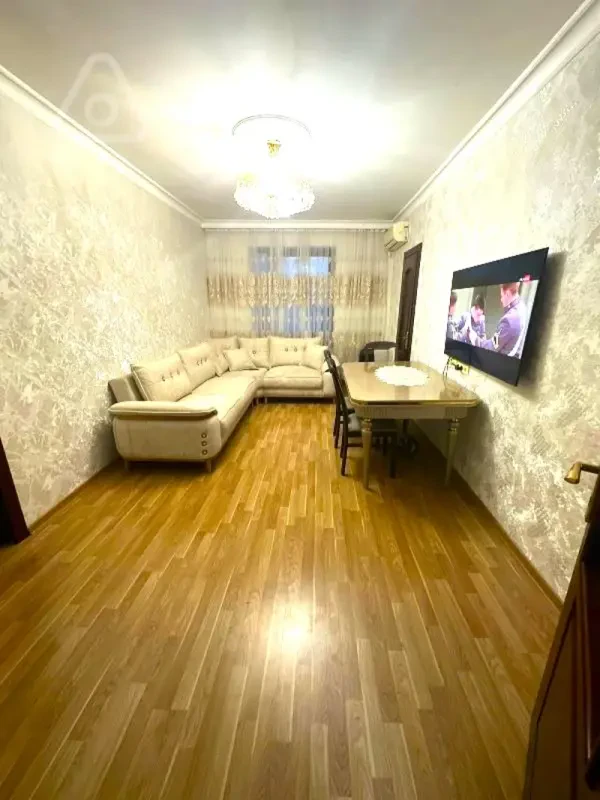 Satılır 4 otaqlı köhnə tikili 100 m²