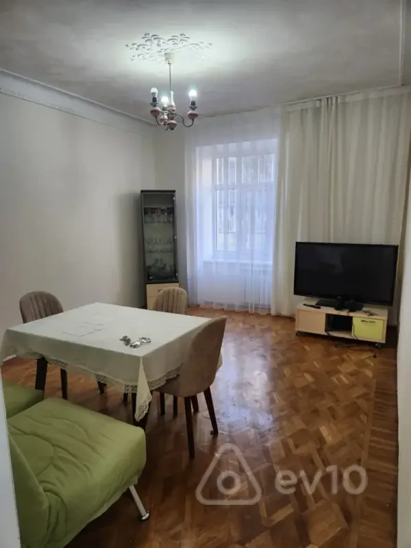 Kirayə verilir 3 otaqlı köhnə tikili 100 m²