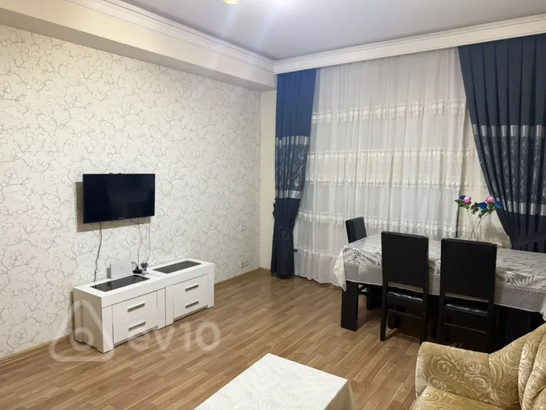 Kirayə verilir 2 otaqlı köhnə tikili 64 m²