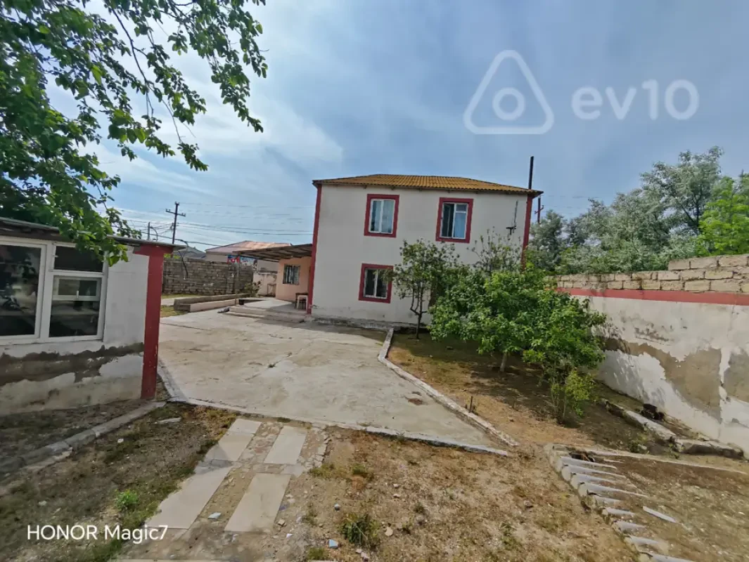 Satılır 6 otaqlı həyət evi 125 m²