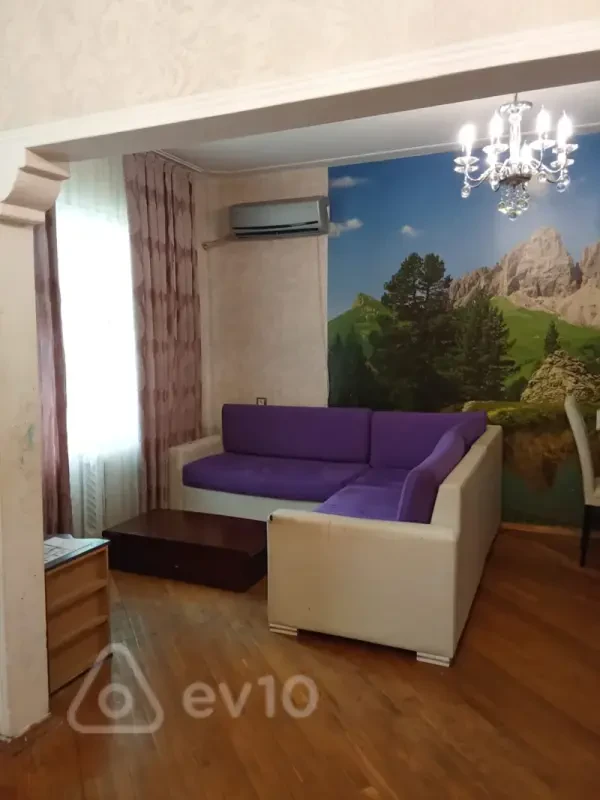 Kirayə verilir 5 otaqlı köhnə tikili 110 m²