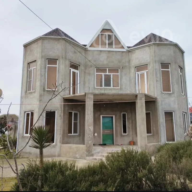 Satılır 9 otaqlı həyət evi 360 m²