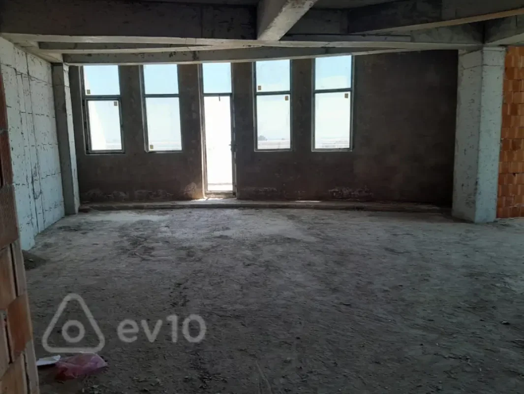 Satılır 4 otaqlı yeni tikili 200 m²