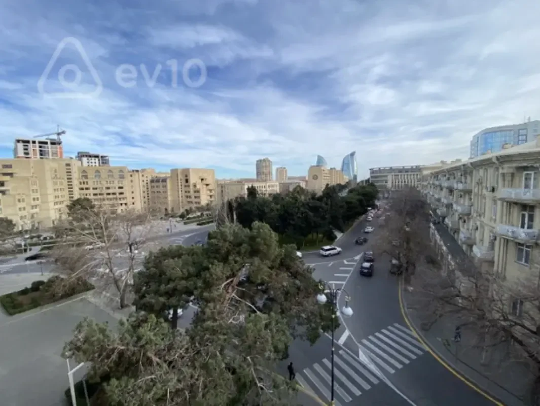 Satılır 2 otaqlı köhnə tikili 60 m²