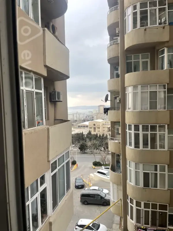 Kirayə verilir 3 otaqlı yeni tikili 130 m²