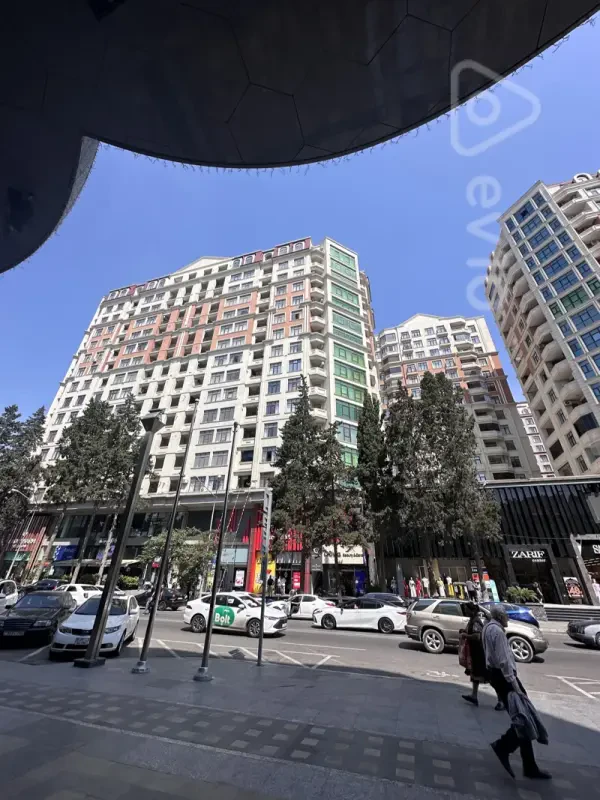 Kirayə verilir 3 otaqlı yeni tikili 93 m²