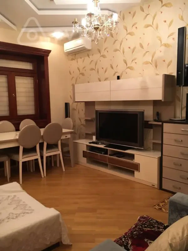 Kirayə verilir 3 otaqlı köhnə tikili 75 m²