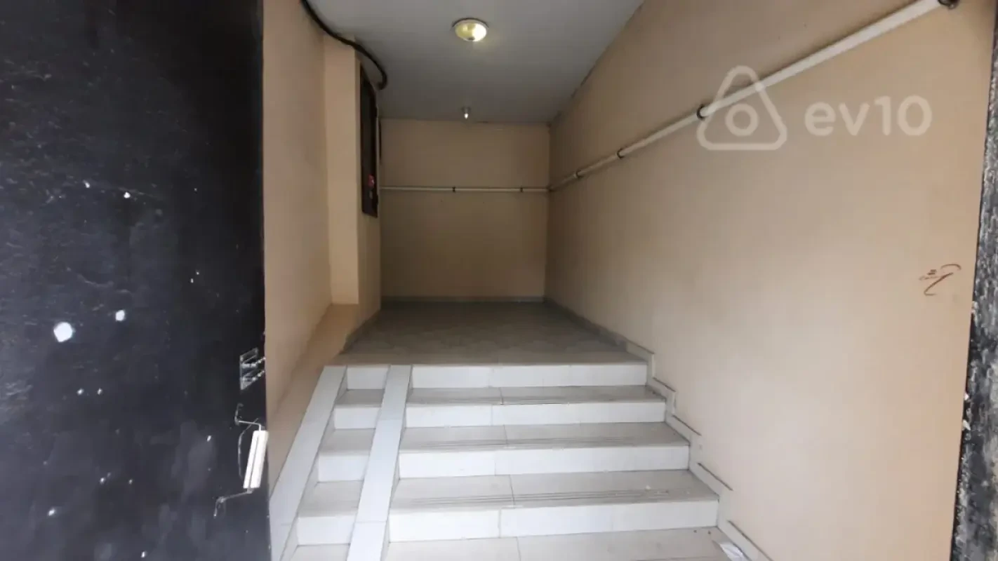 Satılır 4 otaqlı köhnə tikili 120000 m²