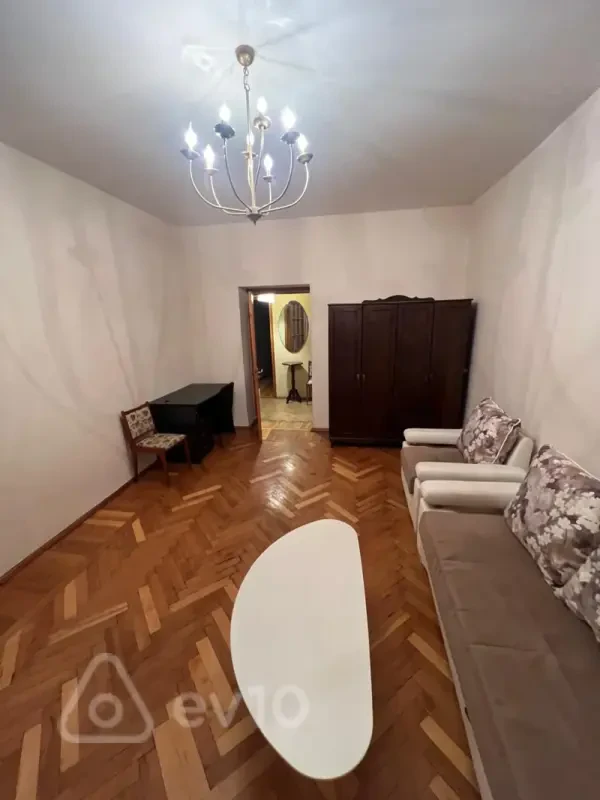 Kirayə verilir 2 otaqlı köhnə tikili 55 m²