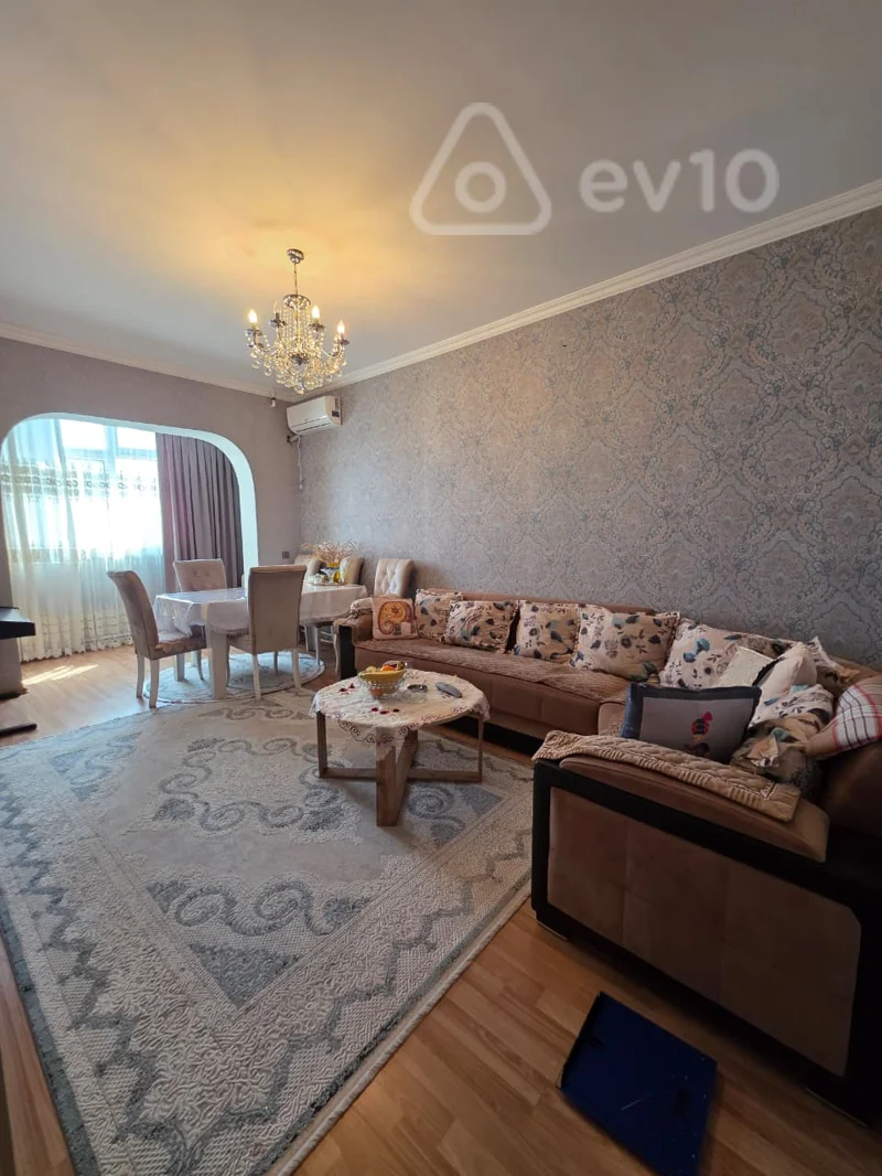 Satılır 4 otaqlı köhnə tikili 130 m²