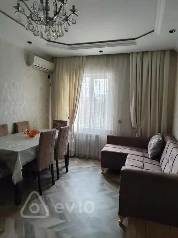 Kirayə verilir 2 otaqlı köhnə tikili 55 m²