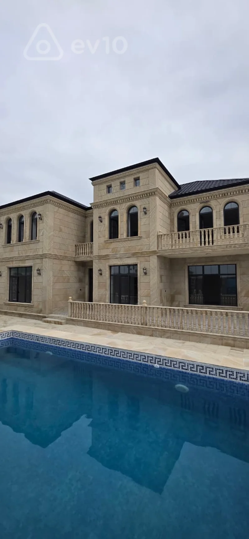 Satılır 7 otaqlı həyət evi 280 m²