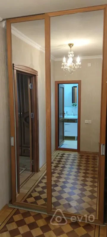 Kirayə verilir 2 otaqlı köhnə tikili 75 m²