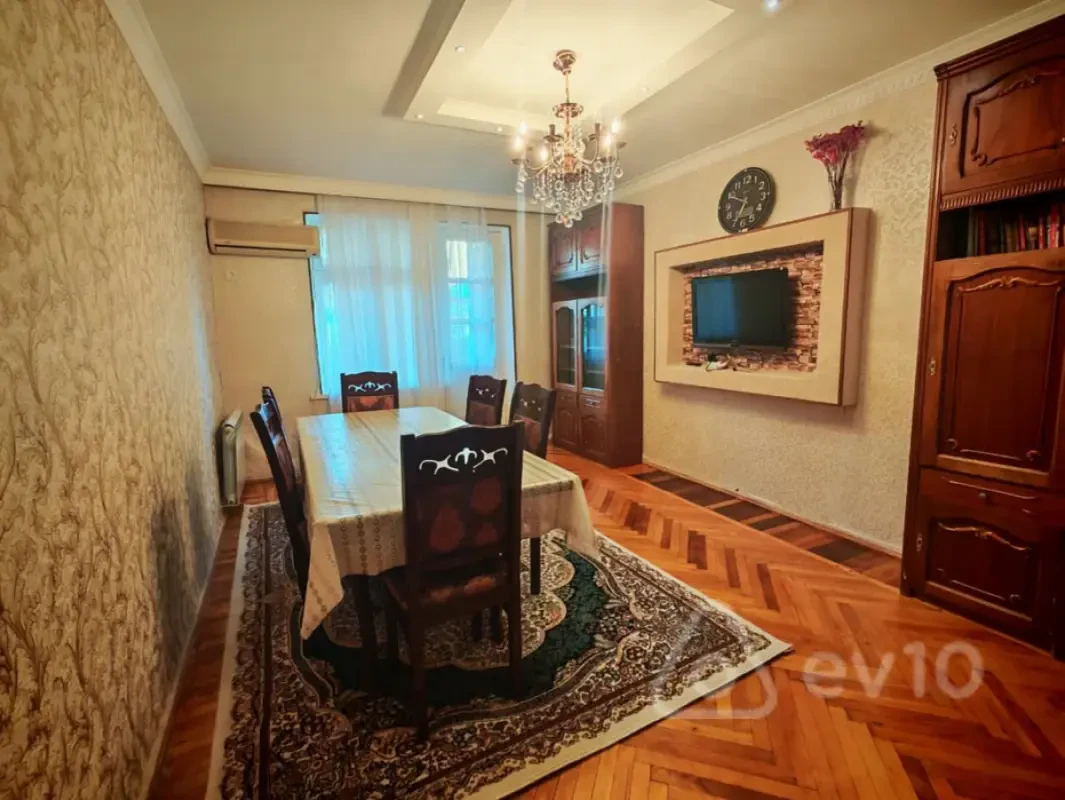 Kirayə verilir 3 otaqlı köhnə tikili 70 m²