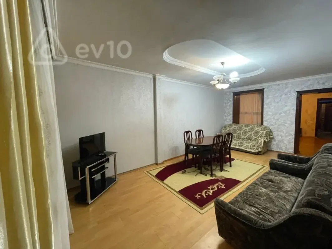 Kirayə verilir 5 otaqlı köhnə tikili 120 m²